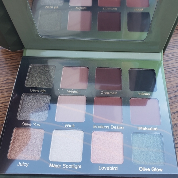 Violet Voss Olive You Forever Eyeshadow Palette - Picture 2 of 6